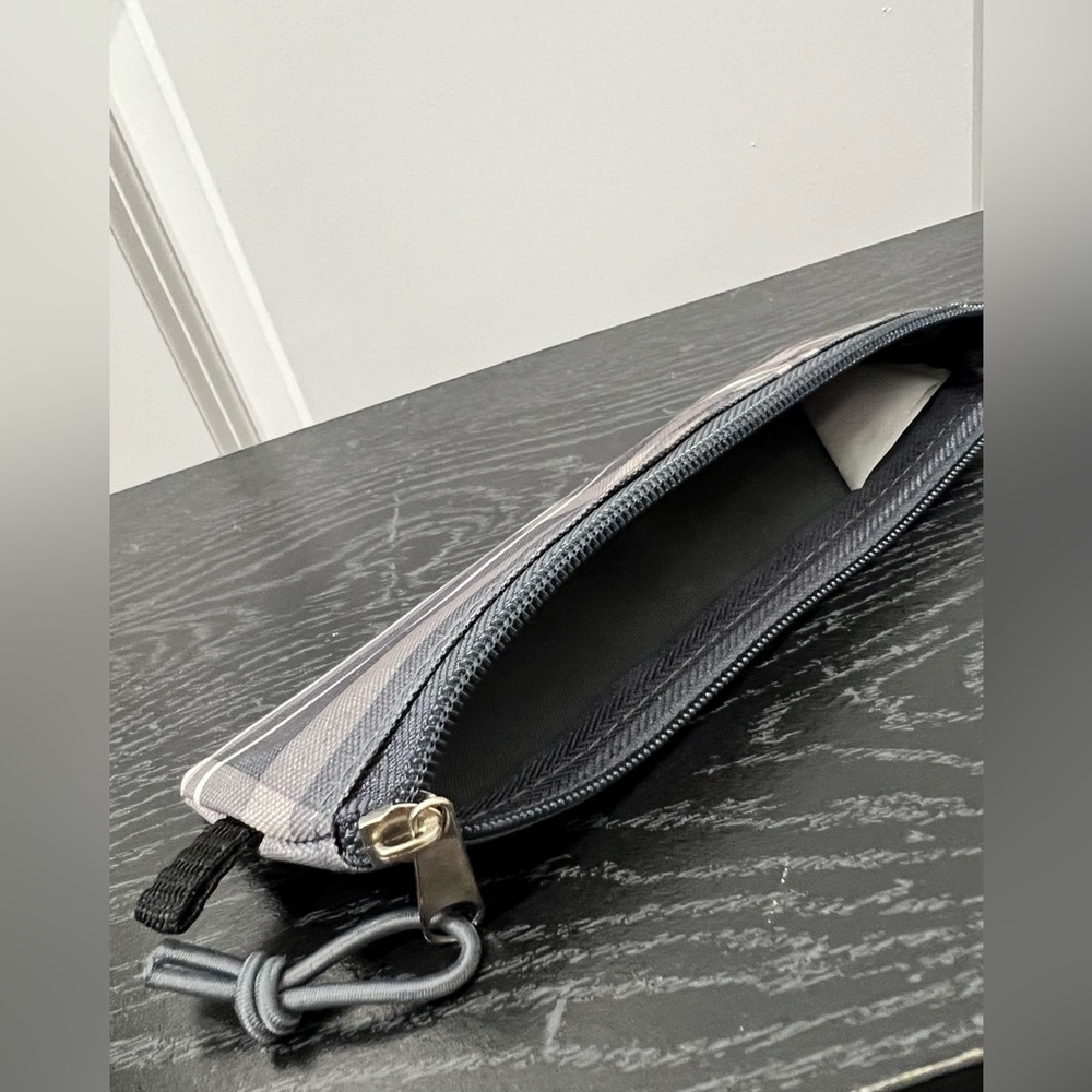 Compact Miscellaneous Pouch - Picture 4 of 4